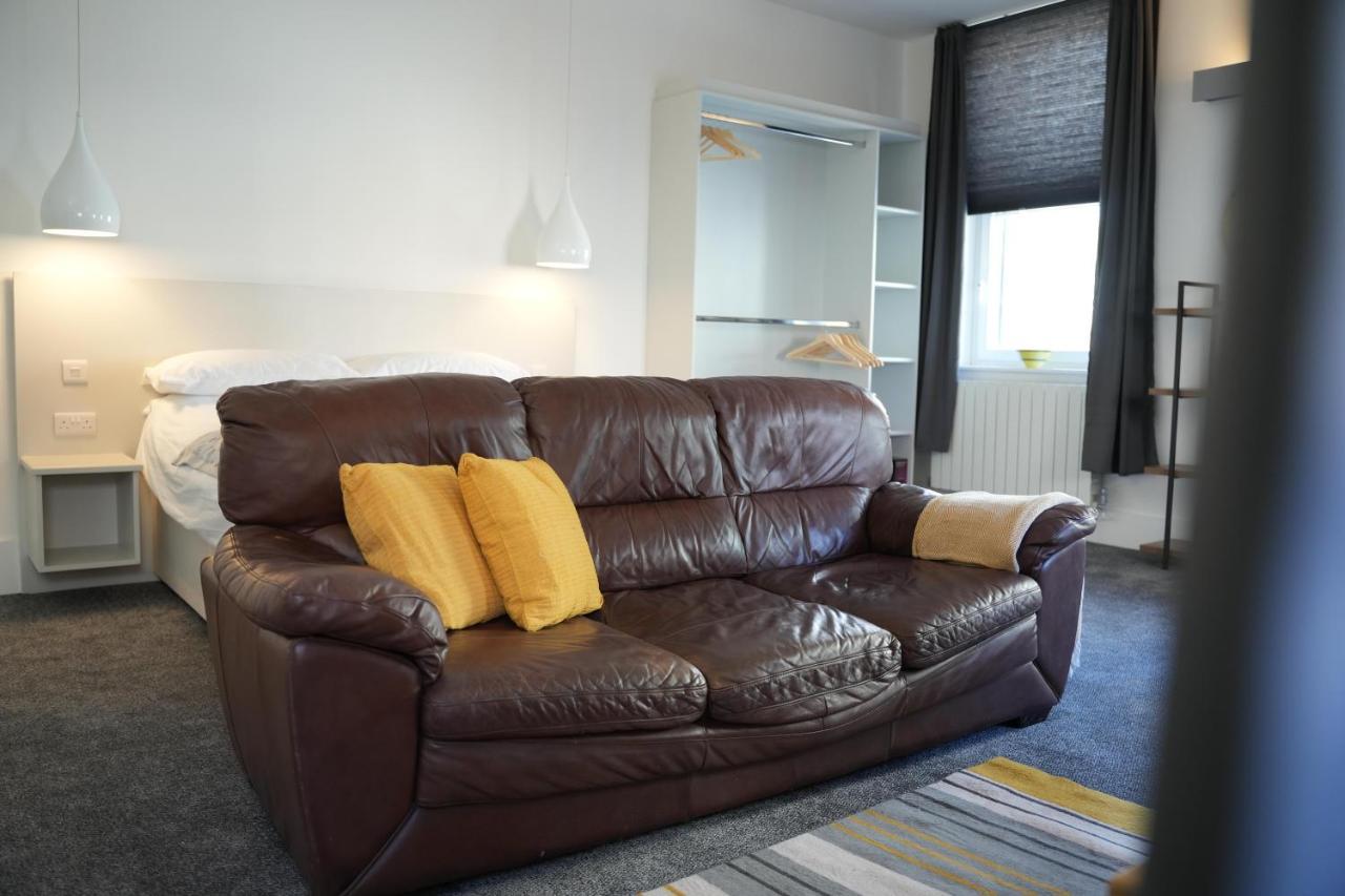 Gorgeous Comfortable Apartment On The High Street Merthyr Tydfil Exteriör bild