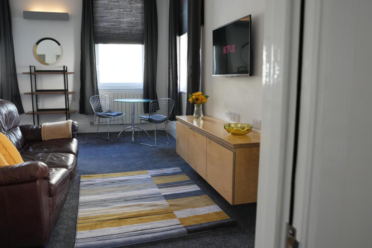 Gorgeous Comfortable Apartment On The High Street Merthyr Tydfil Exteriör bild