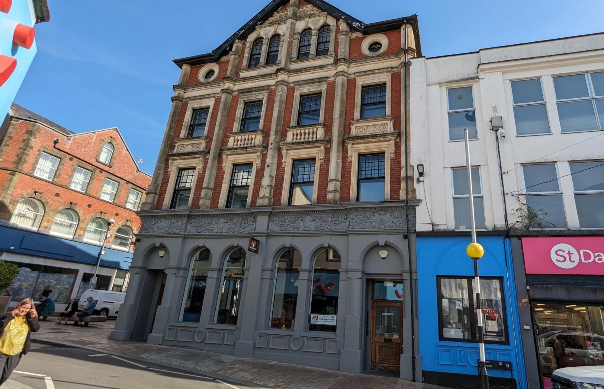Gorgeous Comfortable Apartment On The High Street Merthyr Tydfil Exteriör bild